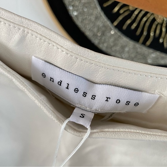 NWT Endless Rose Faux Leather Non Patent Sweeped Skirt White Textured HN808K - Picture 3 of 8